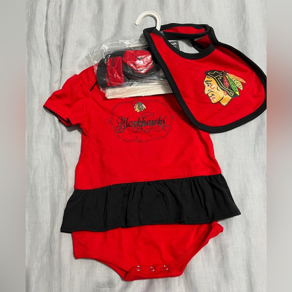 NEW Reebok NHL Chicago Blackhawks 3 piece set. Size 18M
